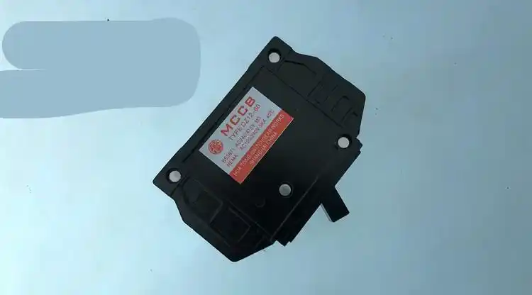 老款老式黑色dz1260塑料外壳断路器10a20a60a单极13p空气开关1p10a