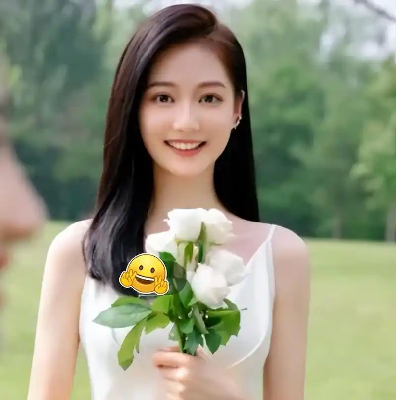 复旦大学研一新生冯琳,在课堂上做全英文报告,实力与颜值兼具