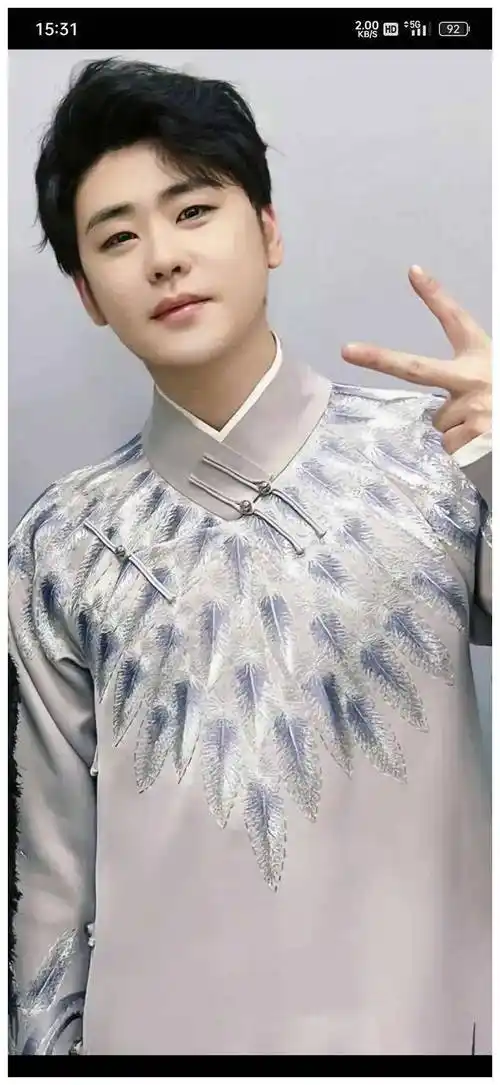 张云雷穿大褂散发出来的气质,稳重又深得心!