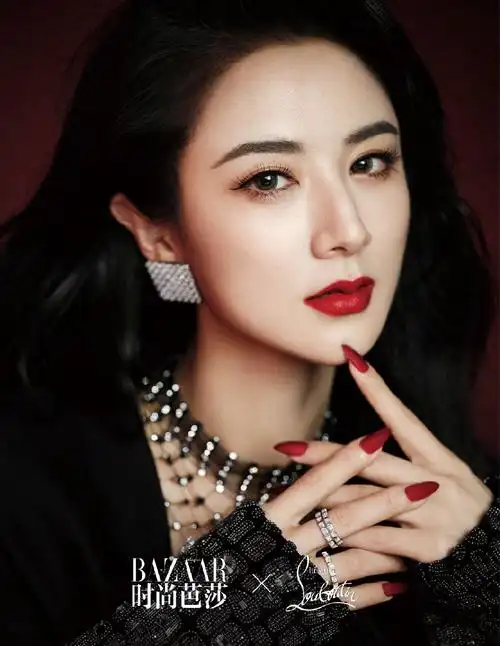 薇娅性感红唇美艳写真图片26