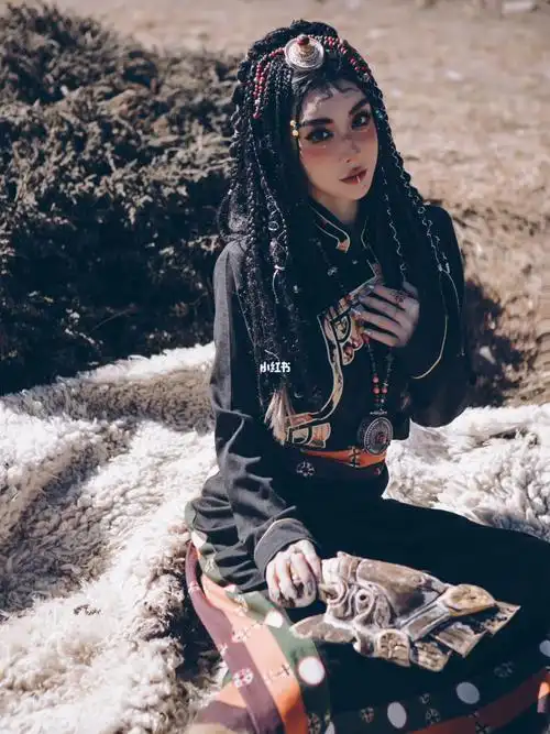 氛围感满满的藏服羊皮袄写真78酷卓玛