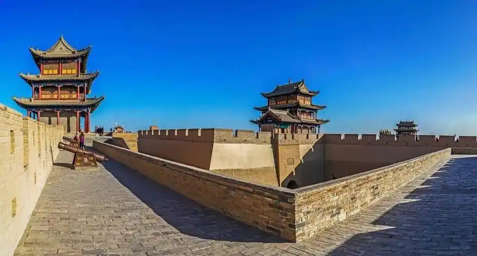 国庆假期走进嘉峪关关城触摸历史脉搏聆听历史回想