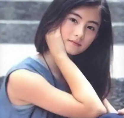 39岁张柏芝晒12岁时的张柏芝被自己惊艳到扎心