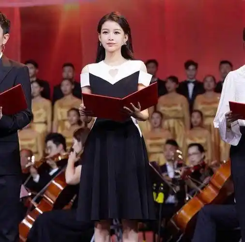 几十个明星同台是怎么回事看了刘涛蒋欣的现场照养眼