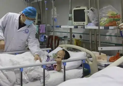 今日,在我院住院的小孩已康复出院,奶奶还在重症监