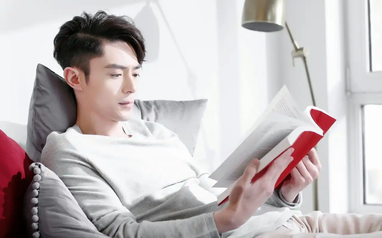 霍建华家居时尚帅气写真图片桌面壁纸