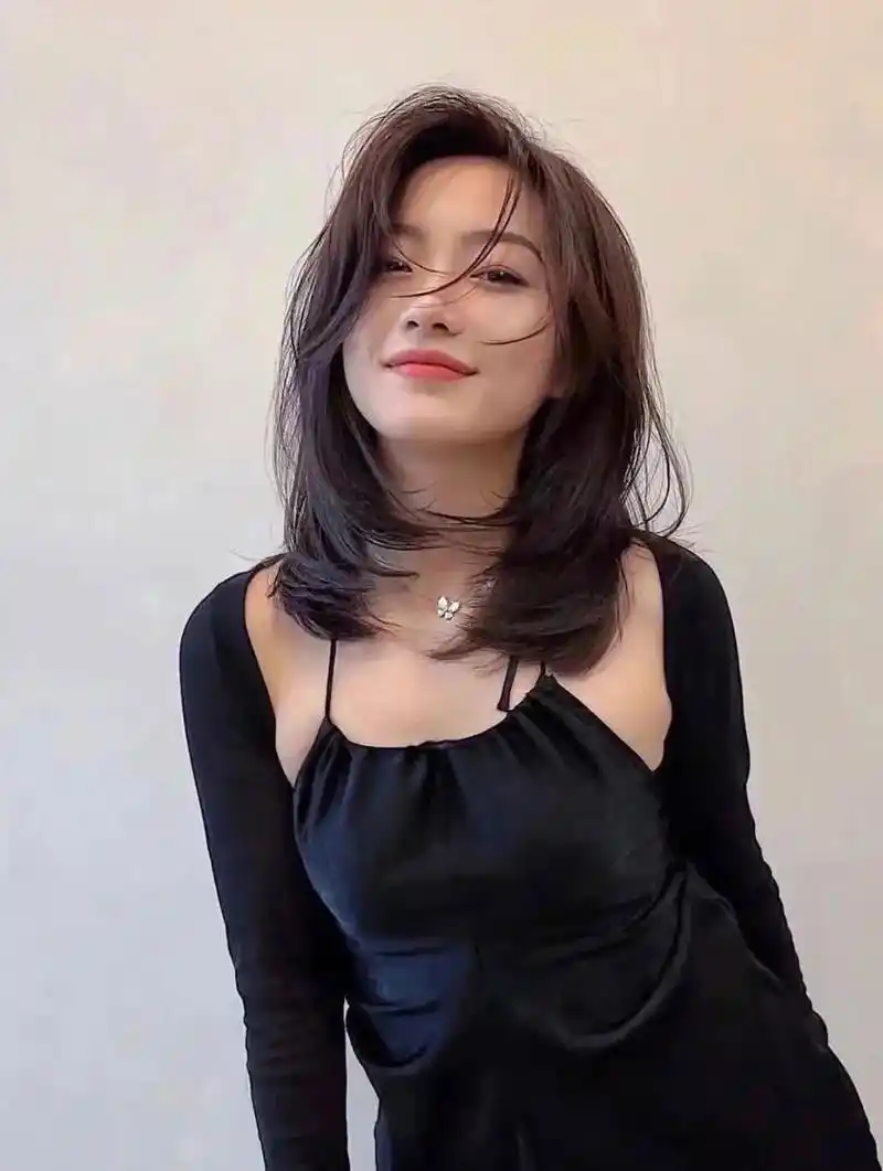 最火锁骨发山新法式刘海发型设计減龄.