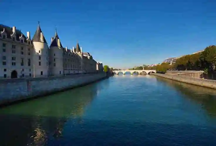 巴黎塞纳河畔_建筑与名胜_百问中文