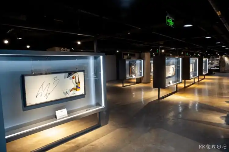 广州首家nba体验店打卡巨型科比球衣墙