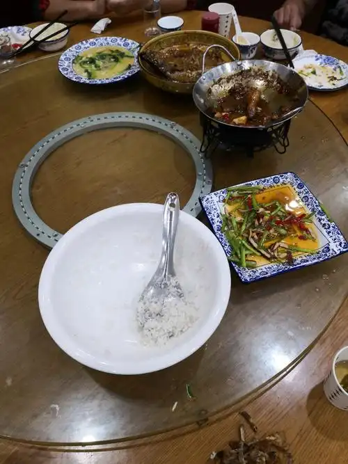 饭菜真心不错,吃的是盘光碗尽.服务态度很好