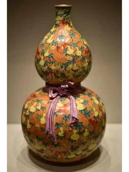 清乾隆粉彩福禄万代纹葫芦瓶