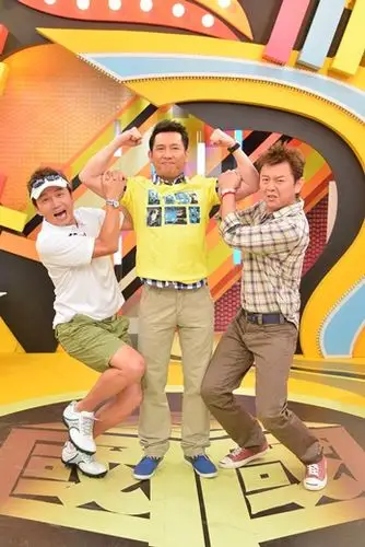 屈中恒(中)「两肩」扛起孙鹏,庹宗康2人,让人惊呼超man!(图/公关照)