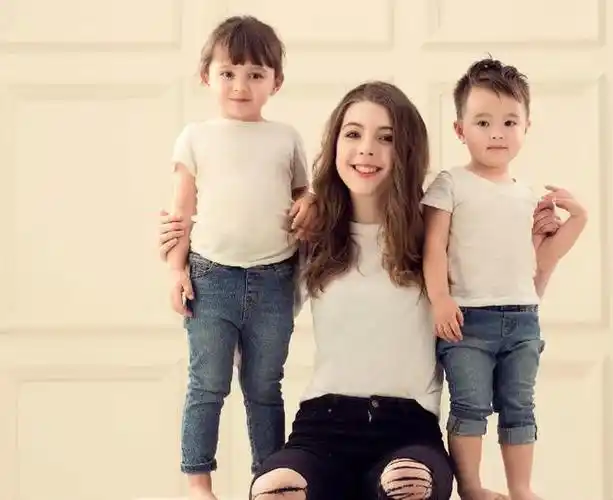 早前,马雅舒曾大方公开三个孩子长相,显而易见,俩女儿都像爸爸.