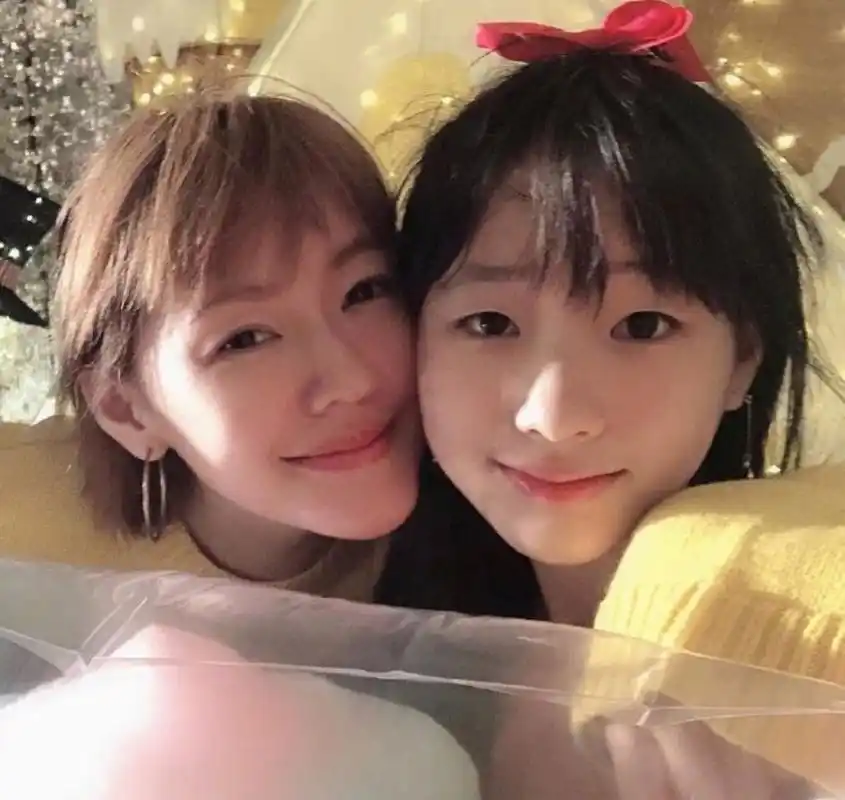 小s吐槽女儿只有下半身拽什么