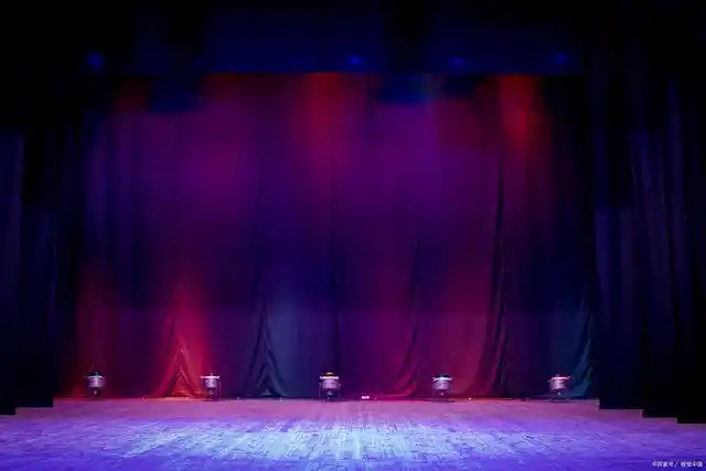 戏剧舞台灯具设计是怎样的?