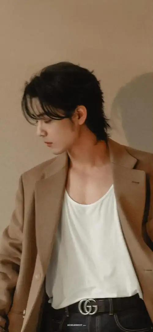 肖战超话#男明星狼尾发型#肖战最新出炉世界名画