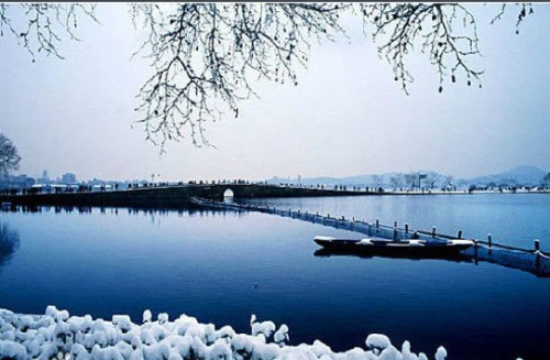 问其姓氏,是金陵人中的是什么意思