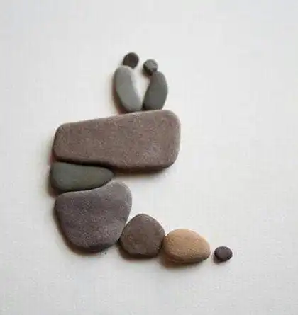 浪漫主义的鹅卵石拼贴画作品