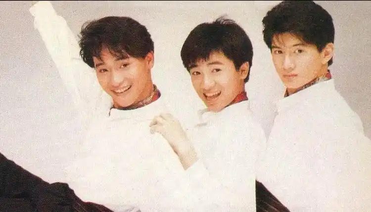 我们一起回顾小虎队刚成立时照片