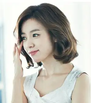 给我些中短发女生的烫发发型好吗