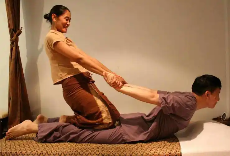 1.泰式"马杀鸡"按摩相信大家去泰国旅游的时候都尝试过泰式按摩吧.