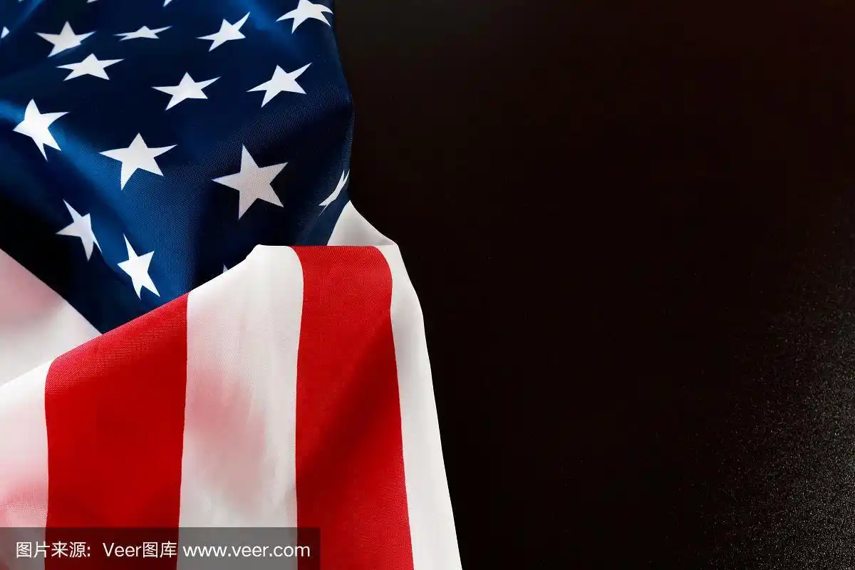 美国国旗上的黑色背景俯视图-图像