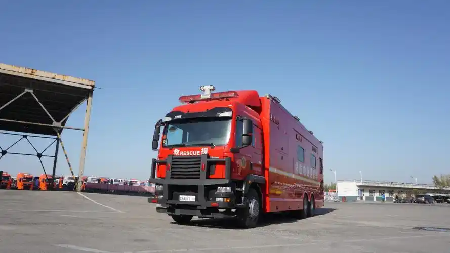 汕德卡6x4 12米应急救援指挥消防车外观