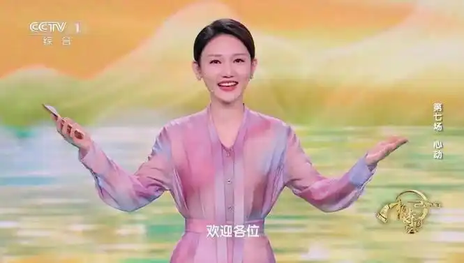 央视龙年春晚完成首次彩排,主持人龙洋现身,另外两位也可以锁定