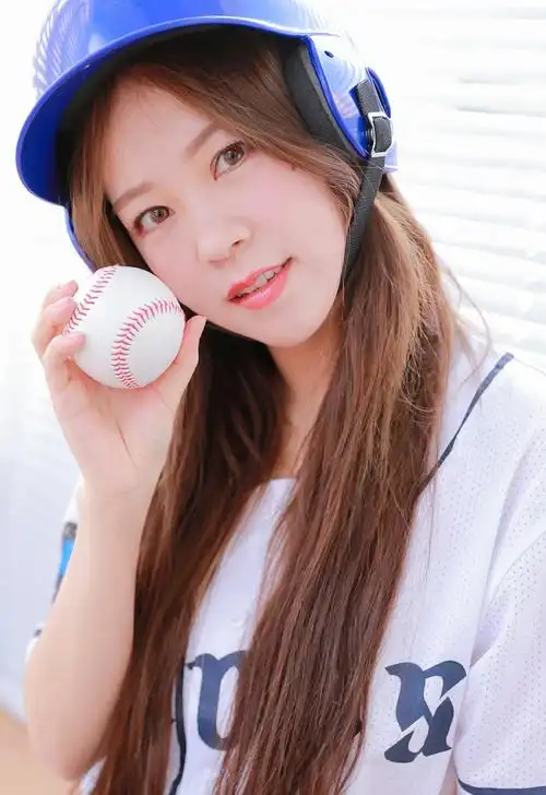 运动美女蓝色棒球帽性感撩人写真
