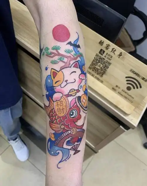 招财猫纹身图片_手部纹身图案