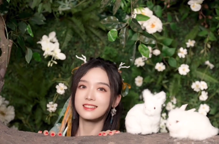 灵儿cos瑶妹,kpl官方都忍不住分享,看到梦嫂的瑶妹,差距很大