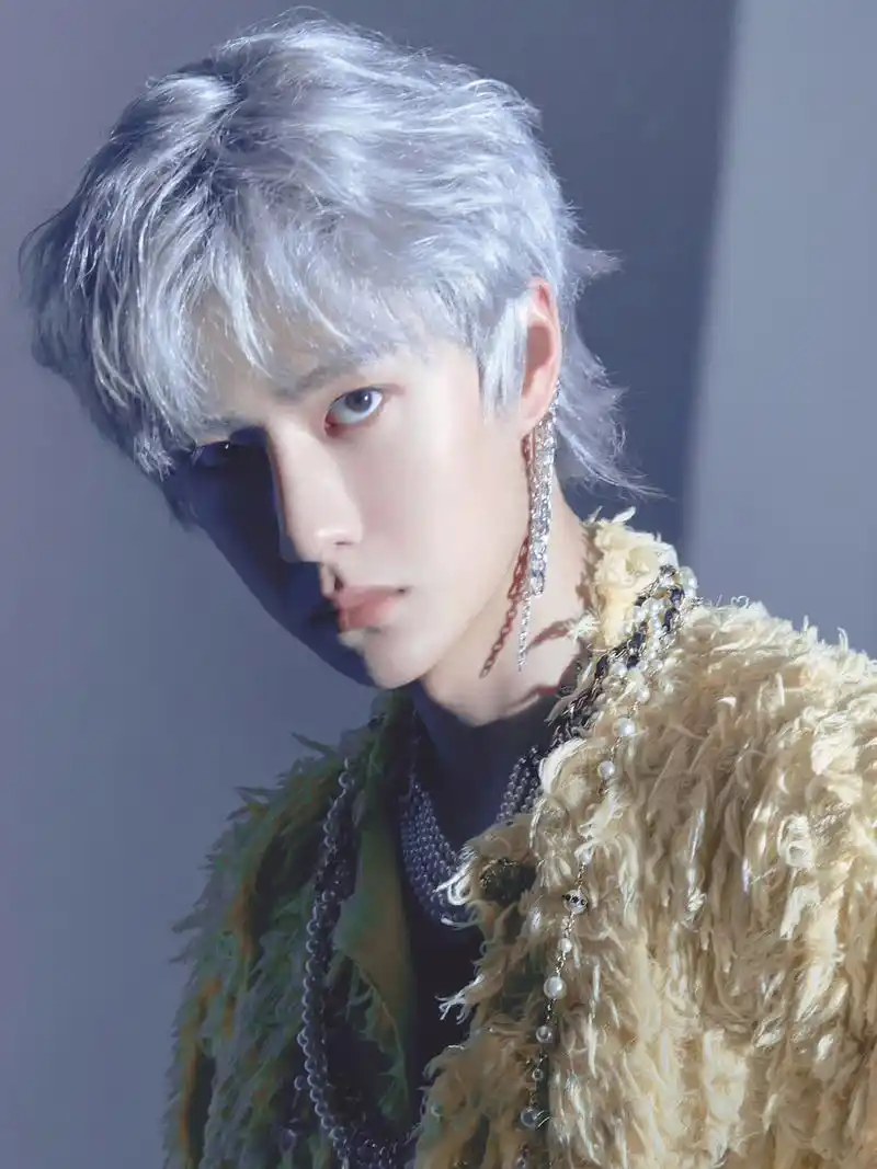 王一博银发简直就是撕漫男!