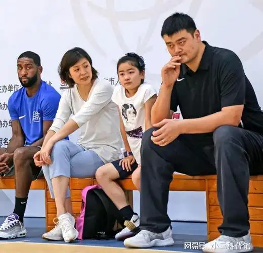 姚明女儿13岁身高超1米9,成年有望超越姚明,网友:太高也有烦恼|姚沁蕾