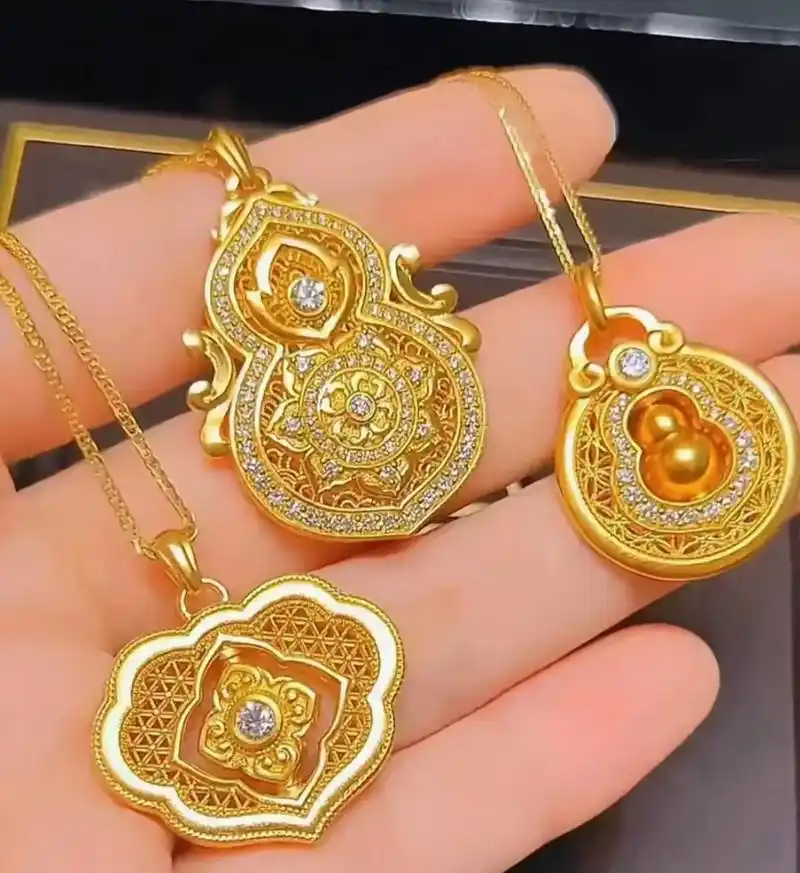 0新款吊坠 周大福 创新突破  融合两大王牌产品基因"传承" 黄金工艺"t