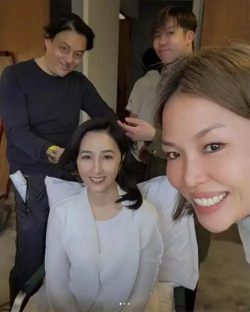 59岁关咏荷无滤镜生图曝光饱满如吃了防腐剂曾小产后高龄生女