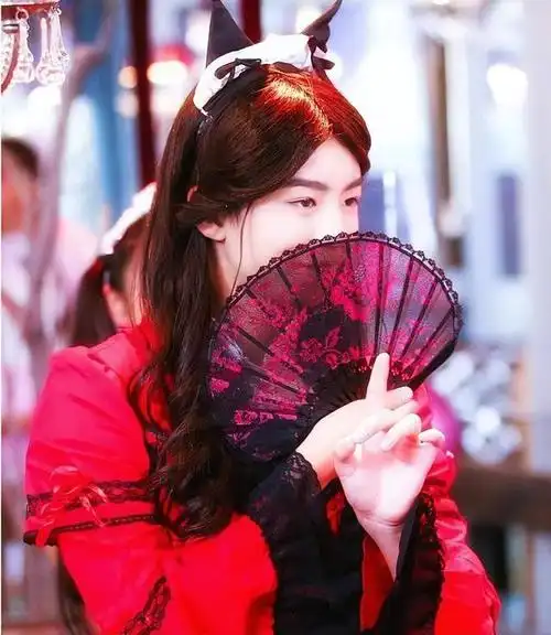 9位"男扮女装"的男星,有的比女人还要美,这让女同胞情何以堪