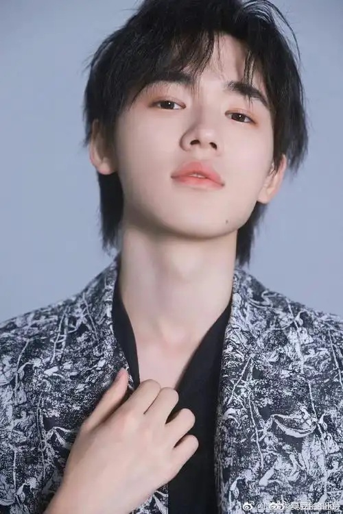 宋亚轩侧脸vs正脸