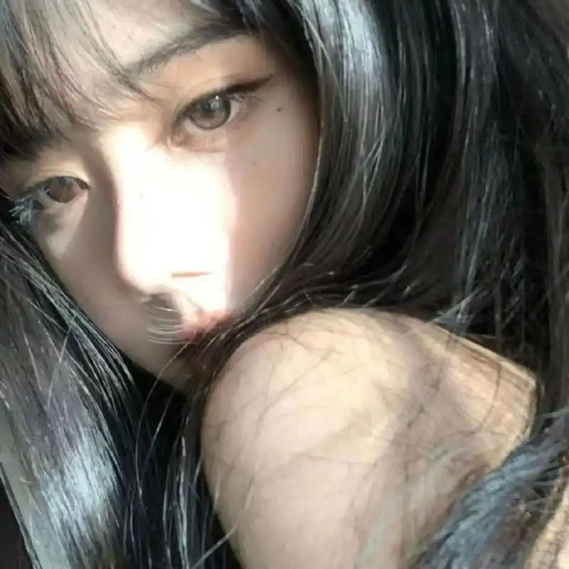 酷飒女生头像——如果你给我的跟别人一样,那我就不要了