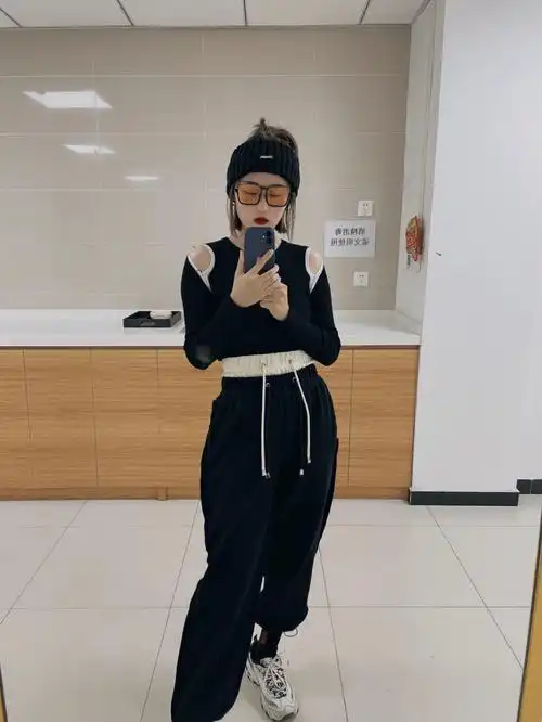 ootd短发发带黑色运动休闲