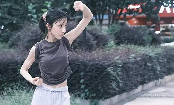 您的位置:>社会经济>媒体聚焦>刘李优优虽是一位"90后"的年轻演员,但