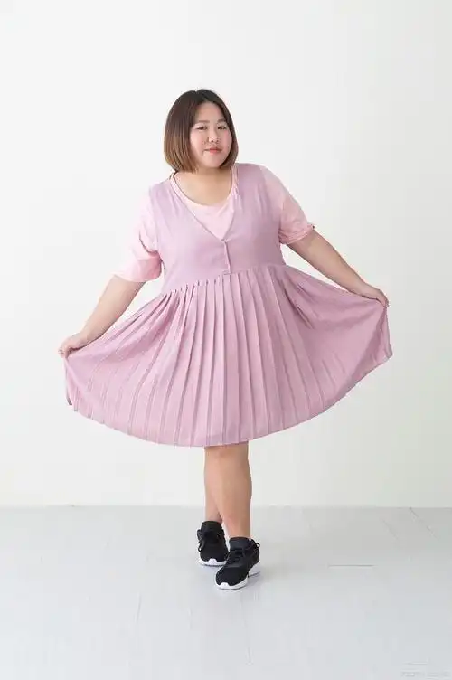 胖胖的女孩看过来,在穿衣中你是否会受到困惑,掌握这些小技巧