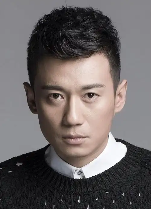 再加上徐洪浩的颜值也不错,具有那种中国古典美男子的帅气,浓眉大眼