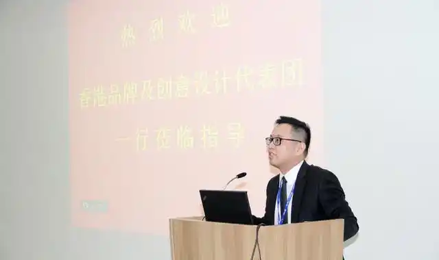 苏州市经信委程燚副处长,常熟市经信委邓国华主任及分管负责人,商务局