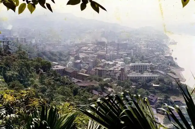 怀旧老照片:重庆化龙桥国营工厂繁华旧影,集体生活的美好回忆