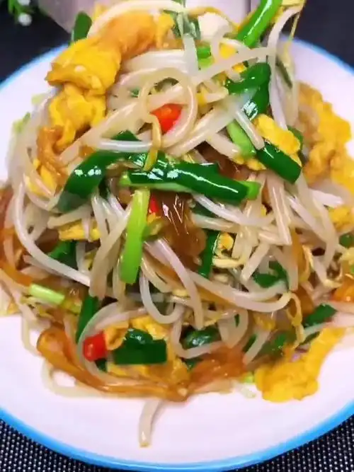 鸡蛋豆芽炒粉很好吃,非常下饭,你学会了吗?-美食视频-搜狐视频