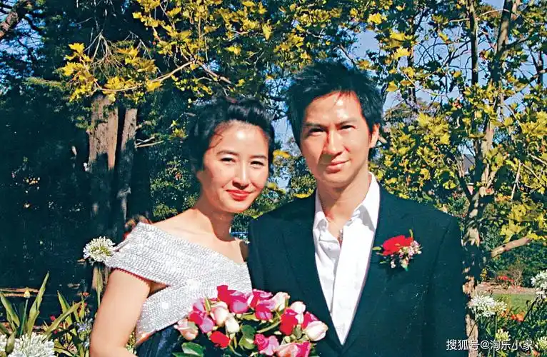 13,毛舜筠和区丁平,两人结婚27年.