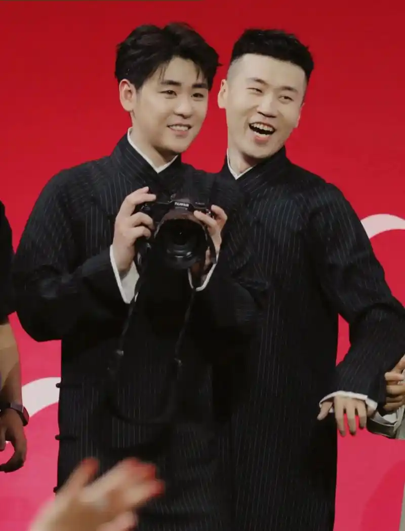 张云雷杨九郎十周年.#张云雷 #九辫儿十周年 #云起雷鸣天下 - 抖音