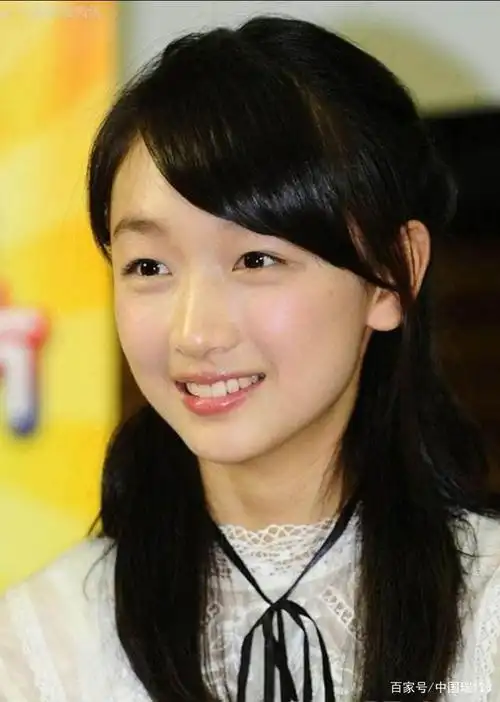 周冬雨,一个漂亮的河北女孩,笑起来弯弯的眼睛特别能治愈不开心