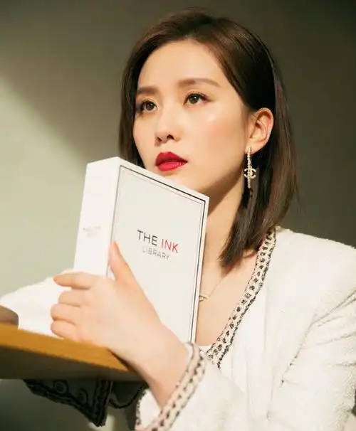 刘诗诗锁骨直发赵丽颖锁骨直发古力娜扎锁骨直发扎起来富有线条感的长