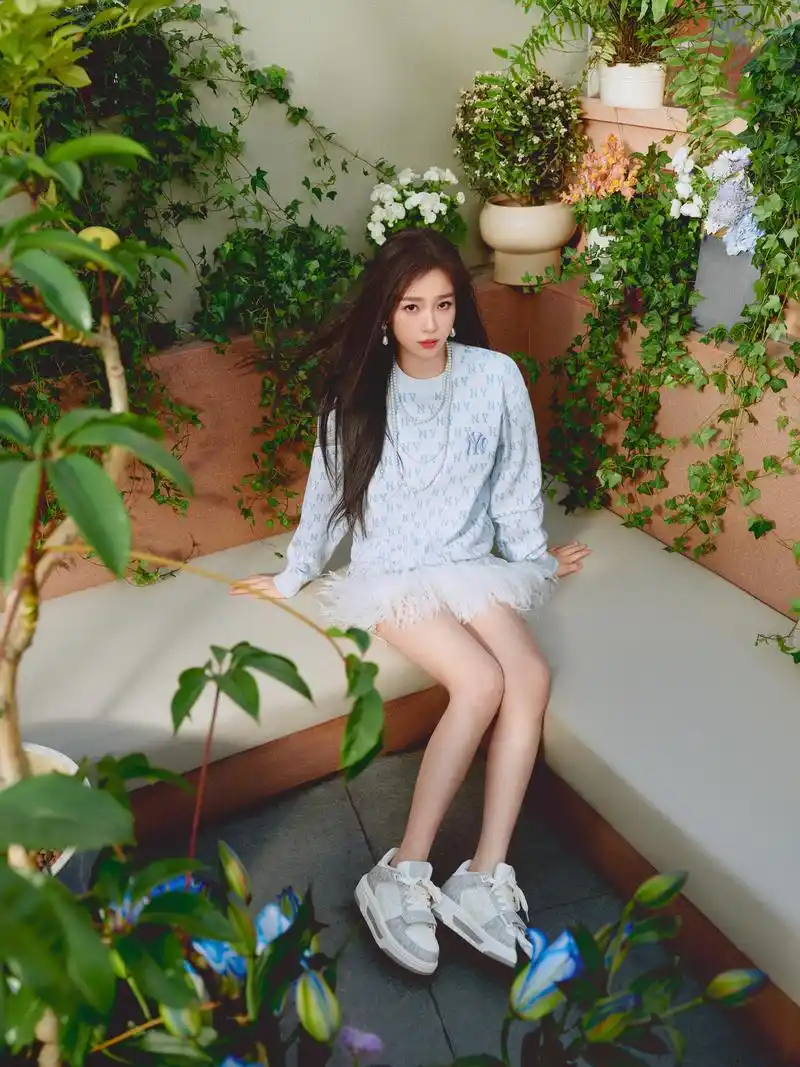 春夏气息蔓入都市天台花园 #mlb潮流品牌代言人虞书欣